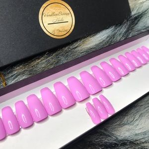 Bubble gum press On Nails 🛍💕